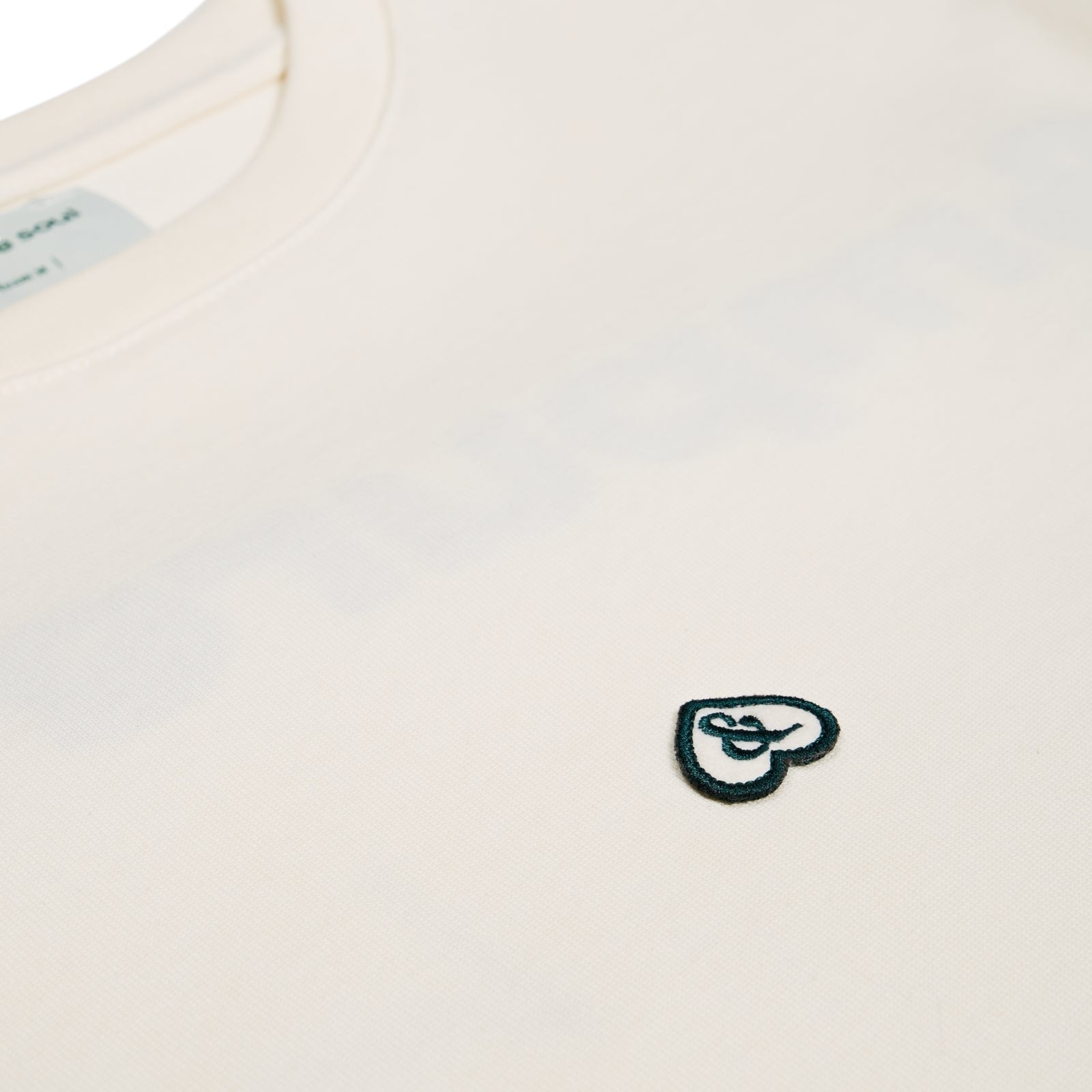 Camiseta logo básica crema crudo